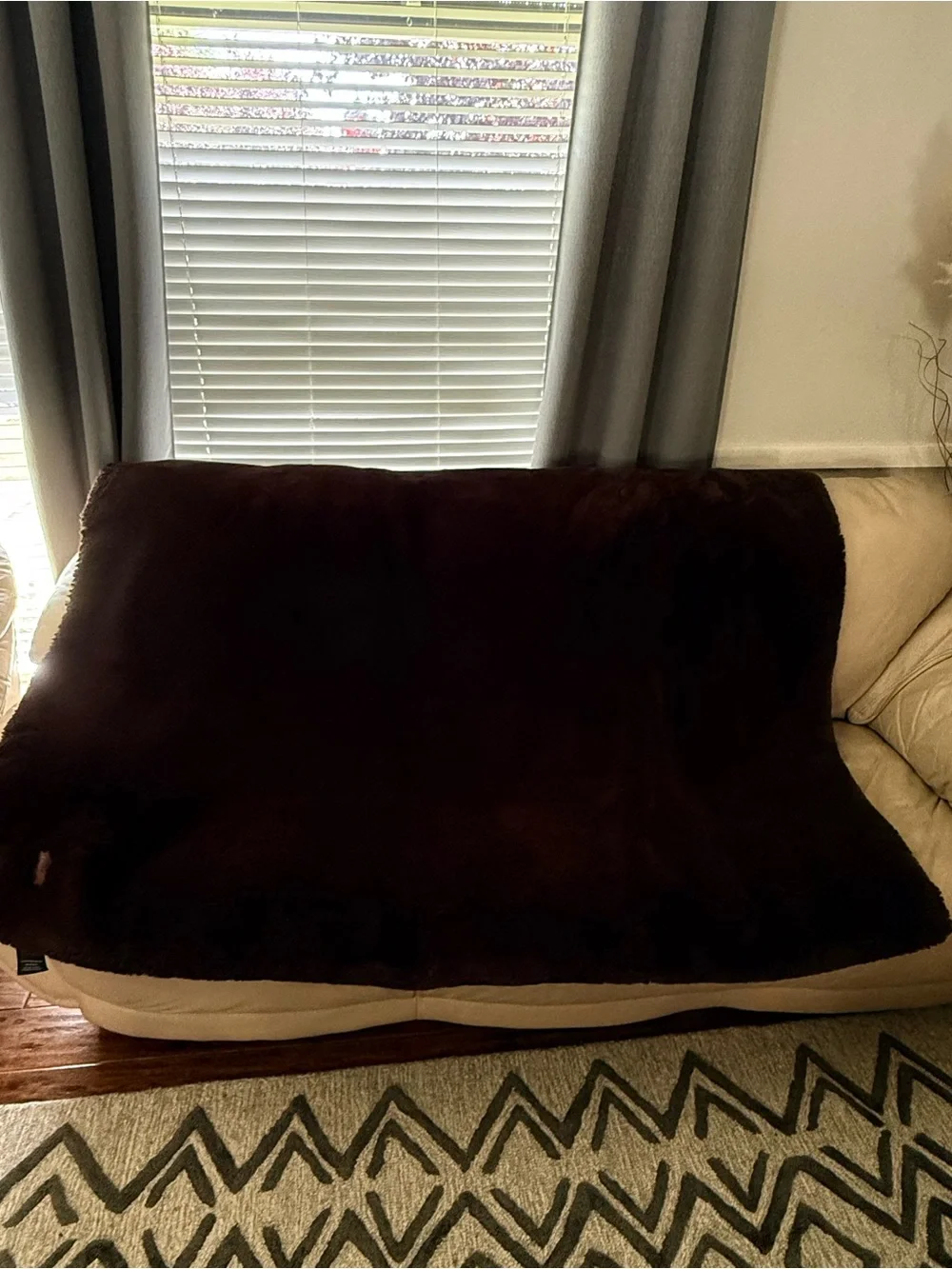 Frye Luxe Faux Fur Throw Blanket chocolate brown 60x70